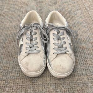 Silver and White Casual Sneakers with Classic Design